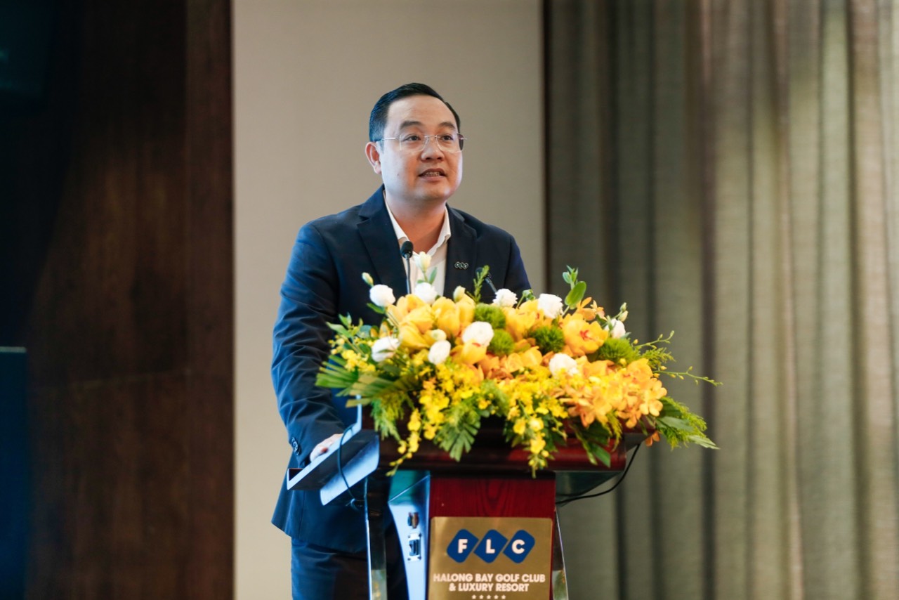Ông Đỗ Việt Hùng - Phó Tổng giám đốc Tập đoàn FLC kiêm Tổng giám đốc FLC Biscom chia sẻ tại Toạ đàm